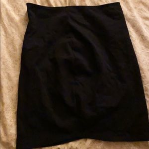 Black fitted skirt